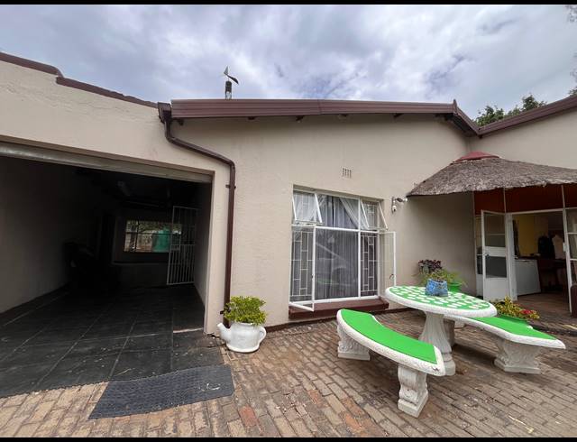 3 BEDROOM HOUSE FOR SALE IN ROTHDENE